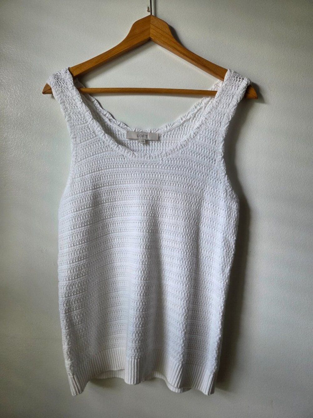 LIKE NEW LOFT WHITE CROCHET TANK TOP SIZE SMALL